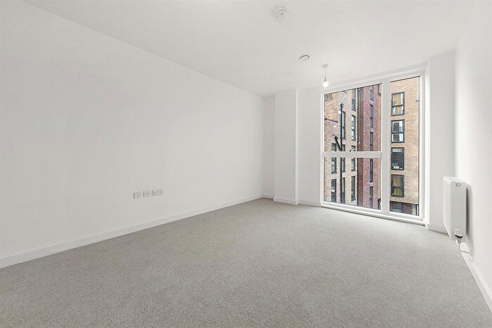 2 Bedroom Flat For Sale In Copeland Road, London, SE15