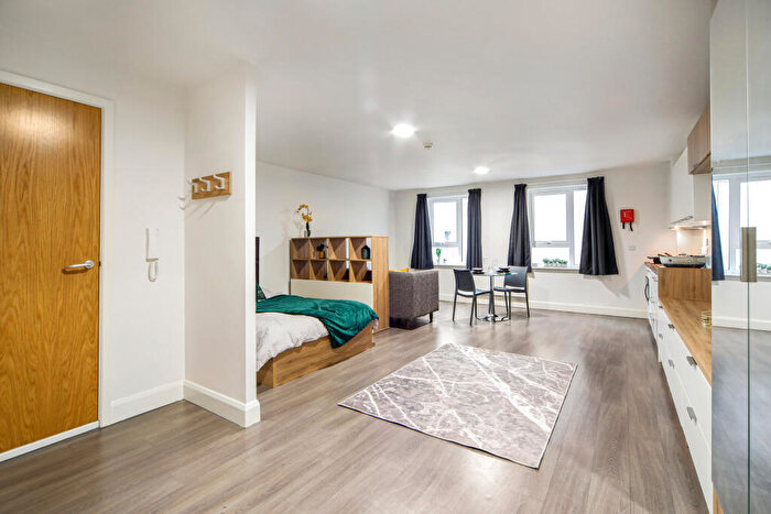 Studio To Rent In St. Johns Road, Leeds, West Yorkshire, LS3
