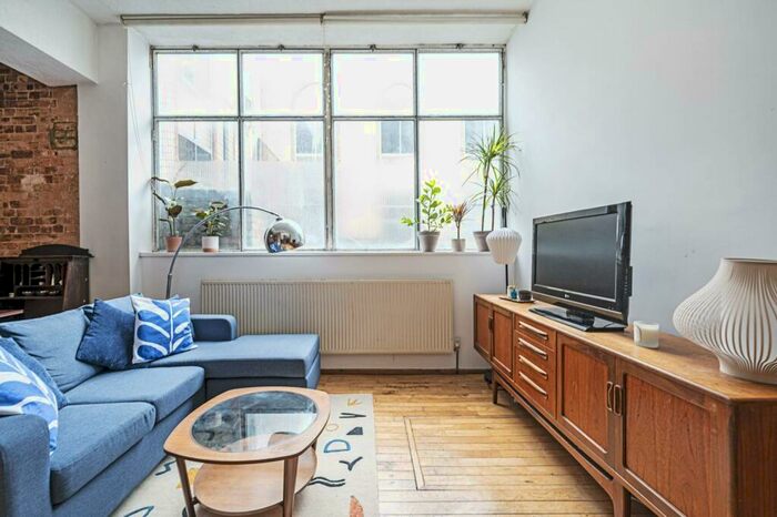 2 Bedroom Flat To Rent In Cavell Street, Whitechapel, London, E1