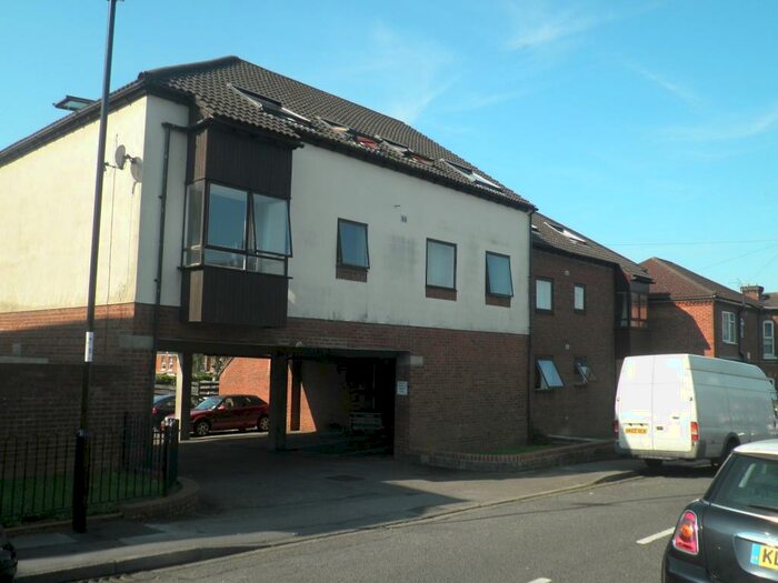 1 Bedroom Flat To Rent In Kelly Court, Harcourt Road, Southampton, Hampshire, SO18