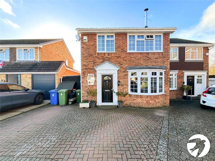 3 Bedroom Semi Detached House For Sale In Russell Close, Sittingbourne, Kent, ME10