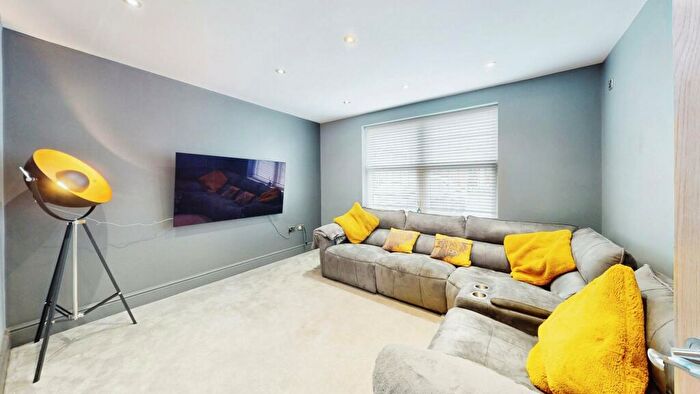 4 Bedroom Semi-Detached House To Rent In Llwynderw Rd, Whitchurch, Cardiff, CF14