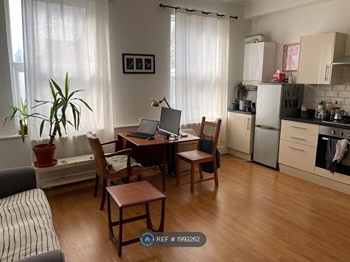 1 Bedroom Flat To Rent In Stoke Newington Road, London, N16
