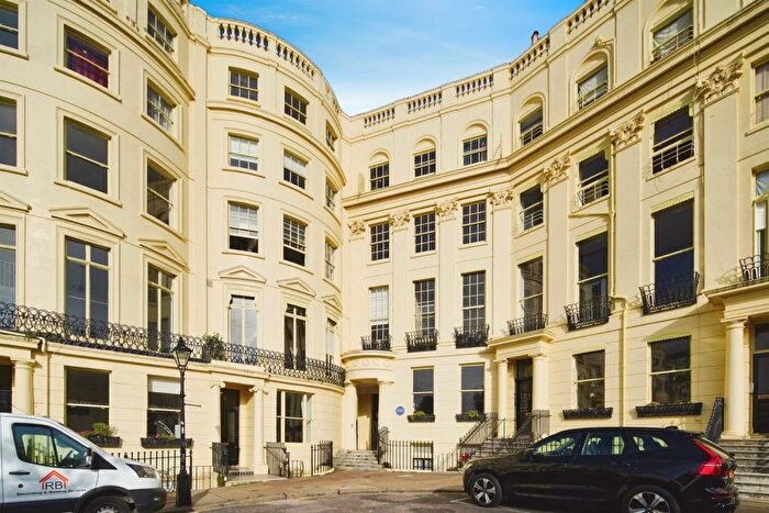 2 Bedroom Flat For Sale In Brunswick Square, Hove, BN3