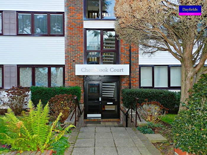 3 Bedroom Flat For Sale In Forsyth Place, Enfield, EN1