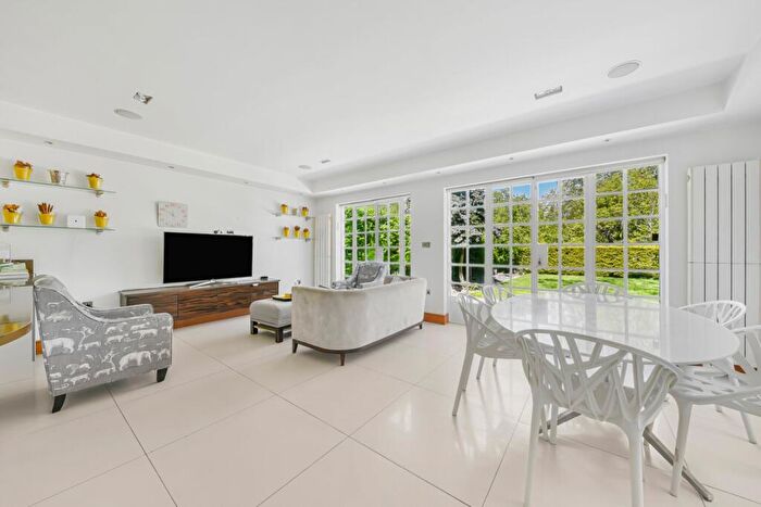 6 Bedroom Detached House To Rent In Chalton Drive, East Finchley, N2