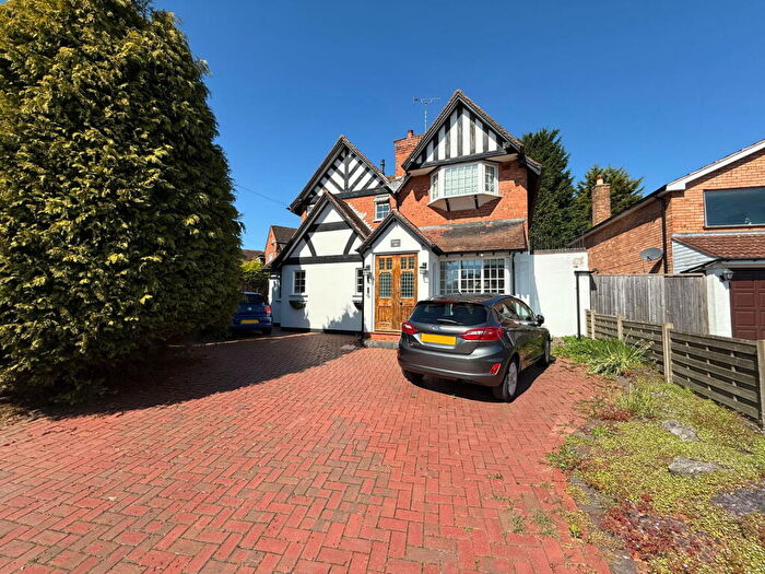 5 Bedroom Detached House For Sale In Haslucks Green Road, Majors Green, B90
