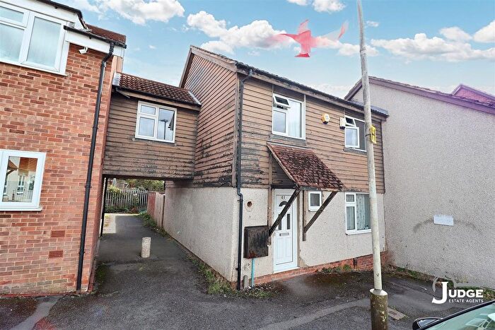 4 Bedroom Terraced House For Sale In Pitchens Close, Leicester, LE4