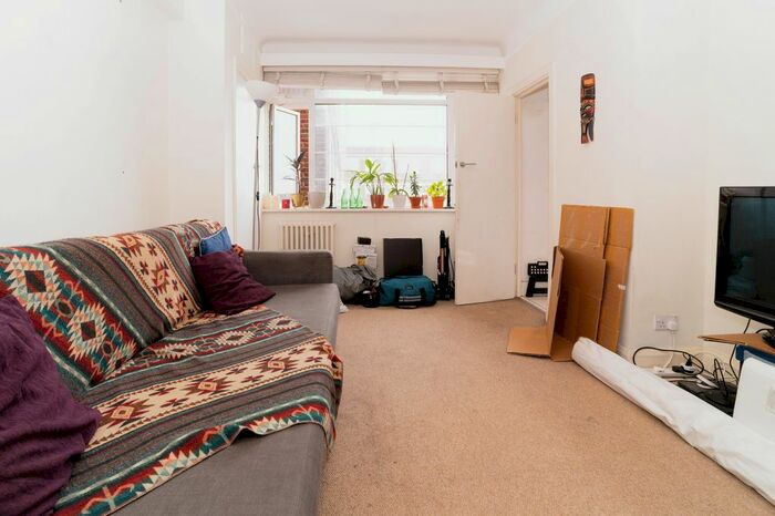 Studio To Rent In Balham High Road, London, SW17