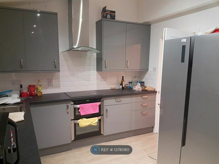 7 Bedroom Semi-Detached House To Rent In Bristol, Bristol, BS7