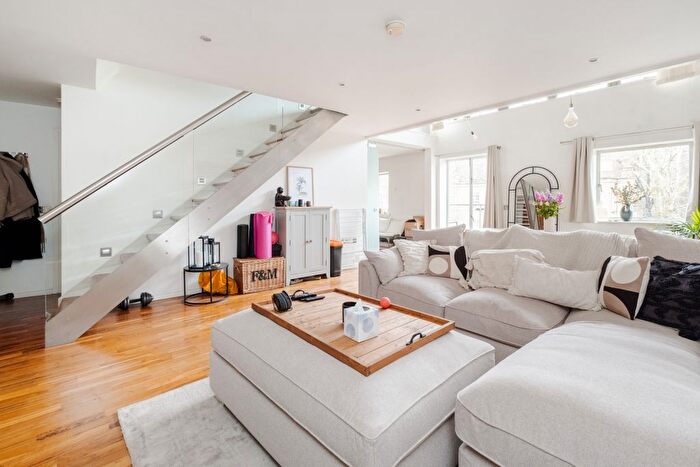 2 Bedroom Flat To Rent In Myddelton Passage, London, EC1R