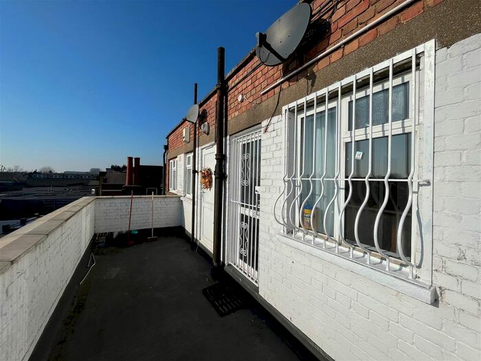 2 Bedroom Flat To Rent In Romford Road, Manor Park, E12