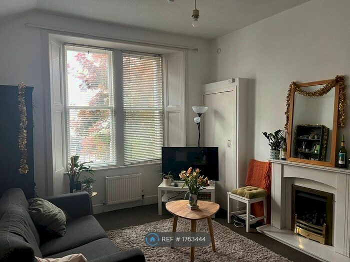 1 Bedroom Flat To Rent In Springwell Place, Edinburgh, EH11