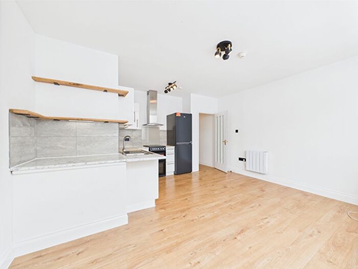 1 Bedroom Flat To Rent In Chapel Road, Worthing, BN11