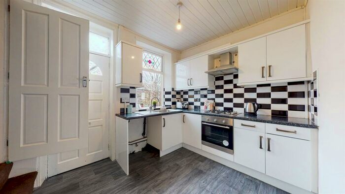 4 Bedroom Terraced House To Rent In Harlow Road, Bradford, BD7