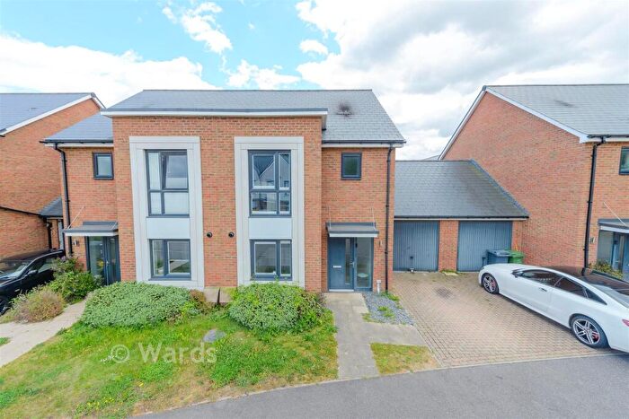 3 Bedroom Semi-Detached House For Sale In Havelock Drive, Greenhithe, Kent, DA9