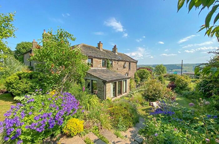 4 Bedroom Barn Conversion For Sale In Croft Barn, Kildwick, BD20