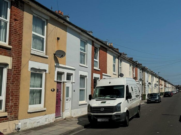 2 Bedroom House To Rent In Esslemont Road, Southsea, PO4