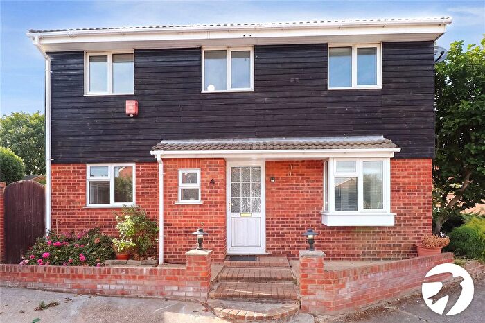 4 Bedroom Detached House For Sale In Elmbourne Drive, Belvedere, DA17