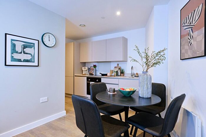 2 Bedroom Apartment To Rent In The Silver Yard, Birmingham Birmingham, B4