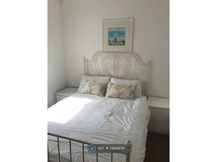 Studio To Rent In Vicarage Farm Road, Hounslow, TW3