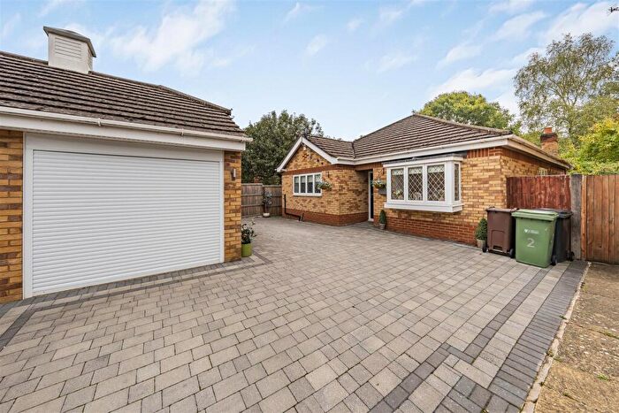 3 Bedroom Detached Bungalow For Sale In Heracles Close, Park Street, St. Albans, AL2