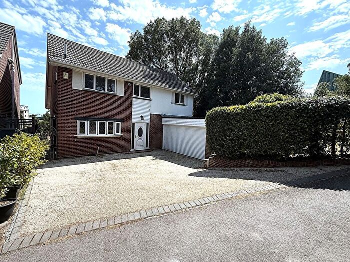 4 Bedroom Detached House For Sale In Parish Road, Poole, BH15