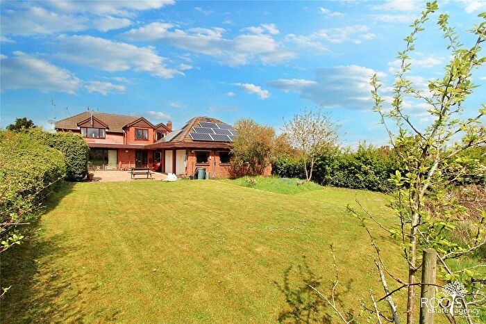 3 Bedroom Detached House For Sale In Newbury Lane, Compton, Berkshire, RG20