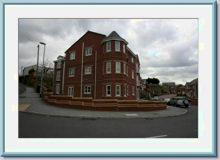 2 Bedroom Flat To Rent In Crow Nest Drive, Beeston, Leeds, LS11