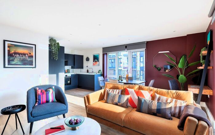 1 Bedroom Flat To Rent In Buckingham House, Desborough Road, HP11