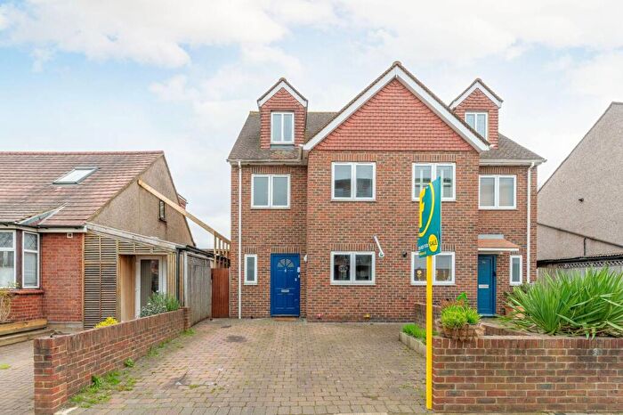 4 Bedroom House For Sale In Claremont Avenue, Motspur Park, New Malden, KT3