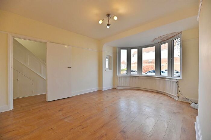 3 Bedroom Semi Detached House To Rent In Rosedene Gardens, Ilford, IG2