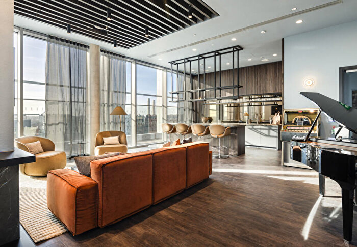 2 Bedroom Flat To Rent In Bloom West, Nine Elms Ln, Nine Elms, London, SW11