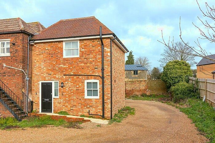 2 Bedroom End Of Terrace House To Rent In High Street, Milton Regis, Sittingbourne, Kent, ME10