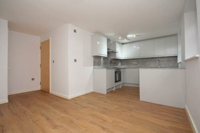 2 Bedroom Apartment To Rent In Queensgate House Maidenhead Berkshire, SL6