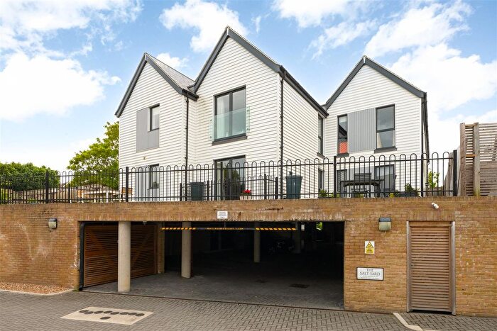 1 Bedroom Flat For Sale In Cornwallis Circle, Whitstable, CT5