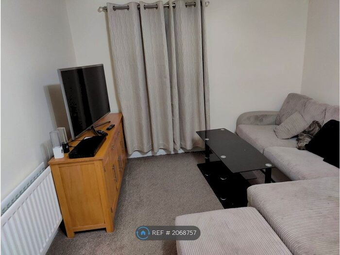 2 Bedroom Flat To Rent In Brunel Crescent, Swindon, SN2