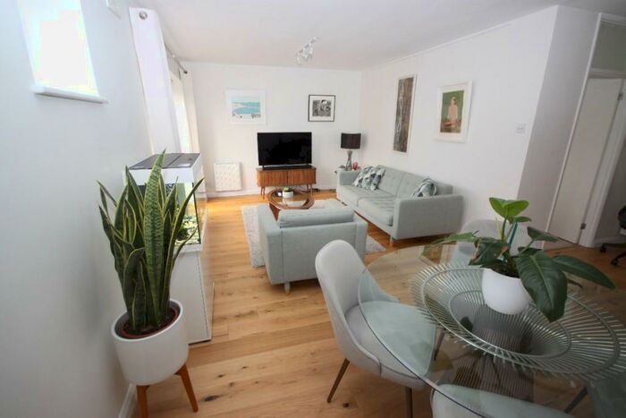 2 Bedroom Flat To Rent In Drewery Court, The Glebe, London, SE3