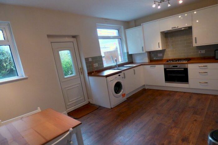 2 Bedroom End Of Terrace House To Rent In Chestnut Avenue, Bury, BL9