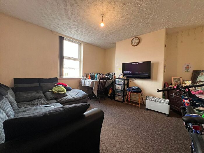 2 Bedroom Flat To Rent In Gloucester Road, Urmston, M41
