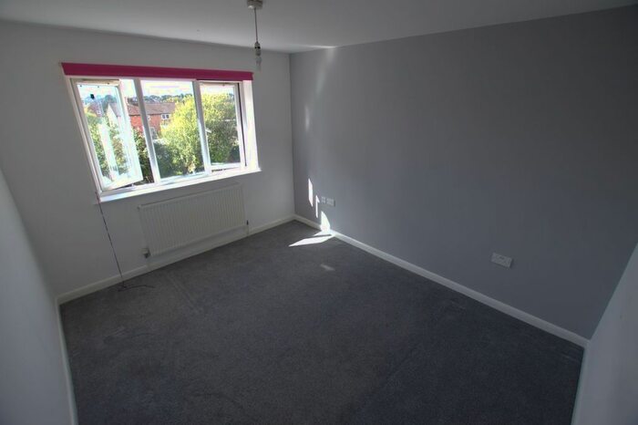 2 Bedroom Flat To Rent In Pen Close, Leicester, LE2