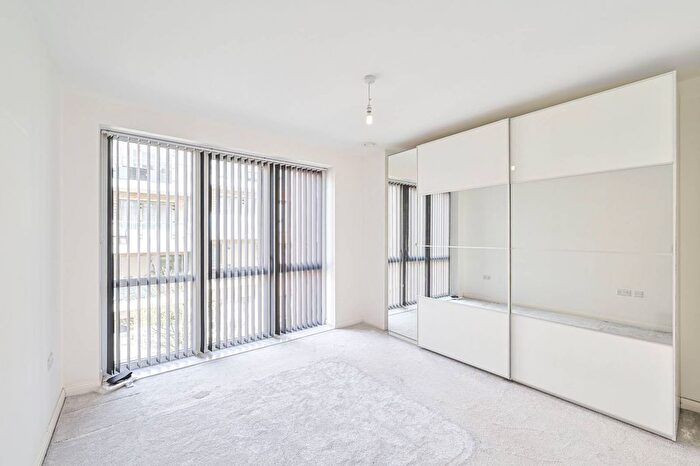 2 Bedroom Flat To Rent In Coxwell Boulevard, Edgware, London, NW9