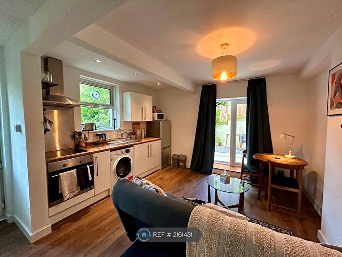 1 Bedroom Flat To Rent In The Sycamores, Bournemouth, BH4