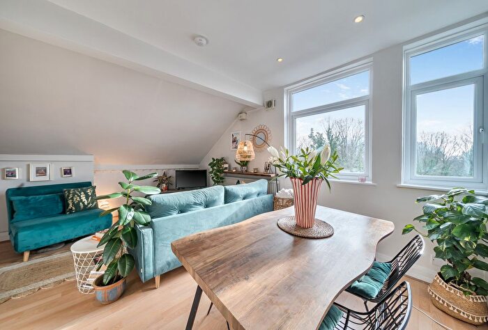 1 Bedroom Flat For Sale In Streatham Common North, London, SW16