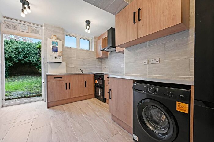 2 Bedroom Flat To Rent In Uxbridge Road, Shepherds Bush, W12