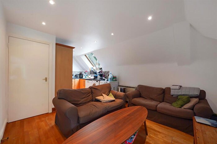 2 Bedroom Flat To Rent In Station Parade, London, NW2