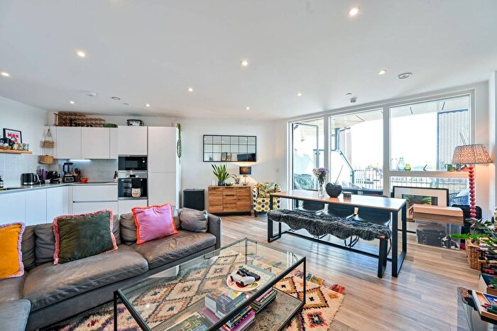 2 Bedroom Flat To Rent In Scena Way, Camberwell, London, SE5