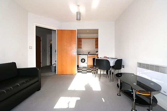 1 Bedroom Flat To Rent In Spectrum Tower, - Hainault Street, Ilford, Essex, IG1