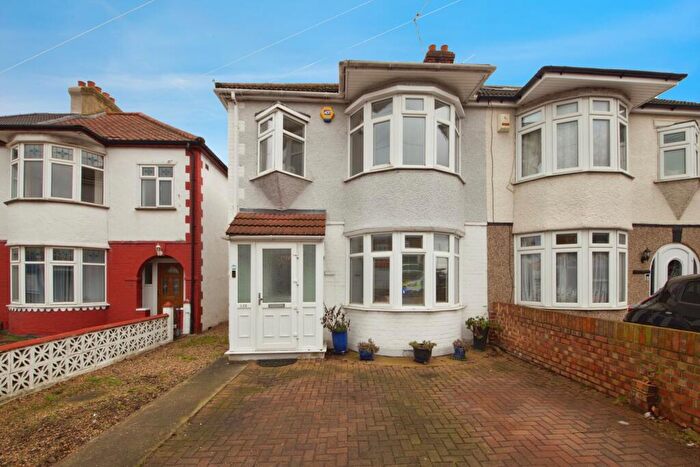 3 Bedroom Semi Detached House For Sale In Dagenham Road, Romford, Essex, RM7