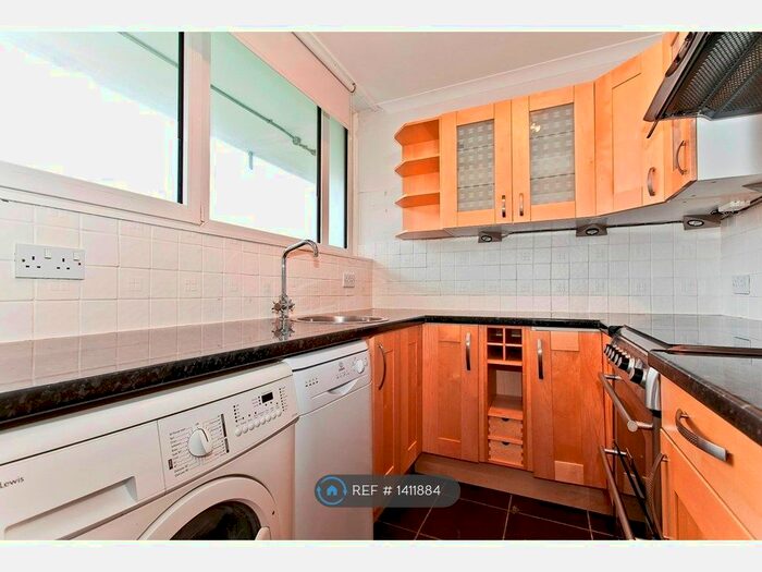 1 Bedroom Flat To Rent In Winterfold Close, London, SW19